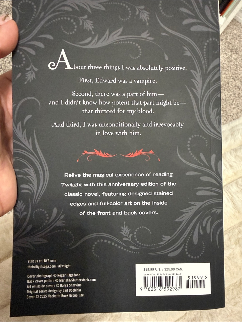 Twilight 20th Anniversary Edition by - Black & Red Cover - Picture 4 of 4